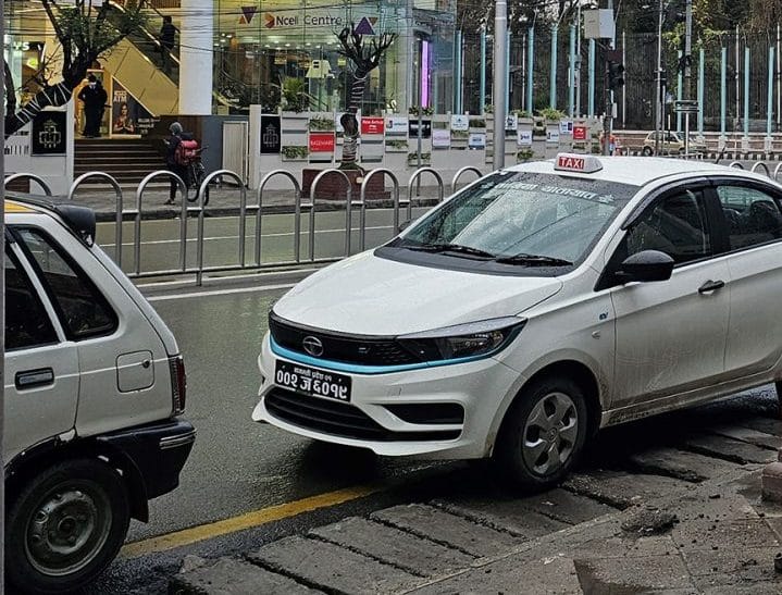 काठमान्डौमा विद्युतीय ट्याक्सीहरु गुड्न थाले