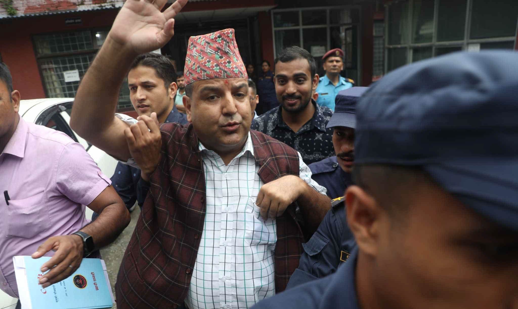 डा. सुनील शर्मालाई थुनामा नराख्न जिल्ला अदालतको आदेश