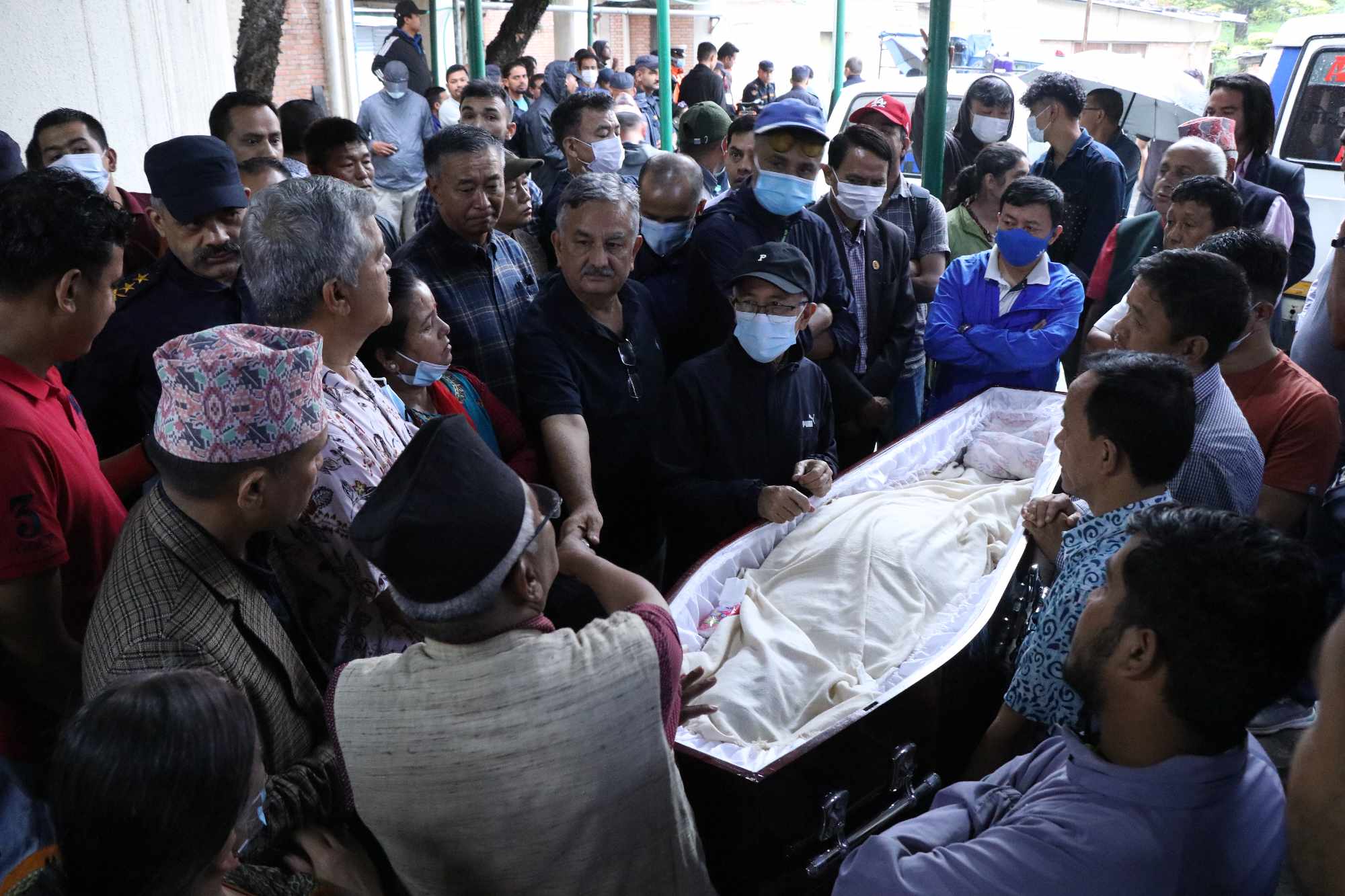 नेम्वाङको पार्थिव शरीरलाई अहिले पार्टी कार्यालय लगिँदै