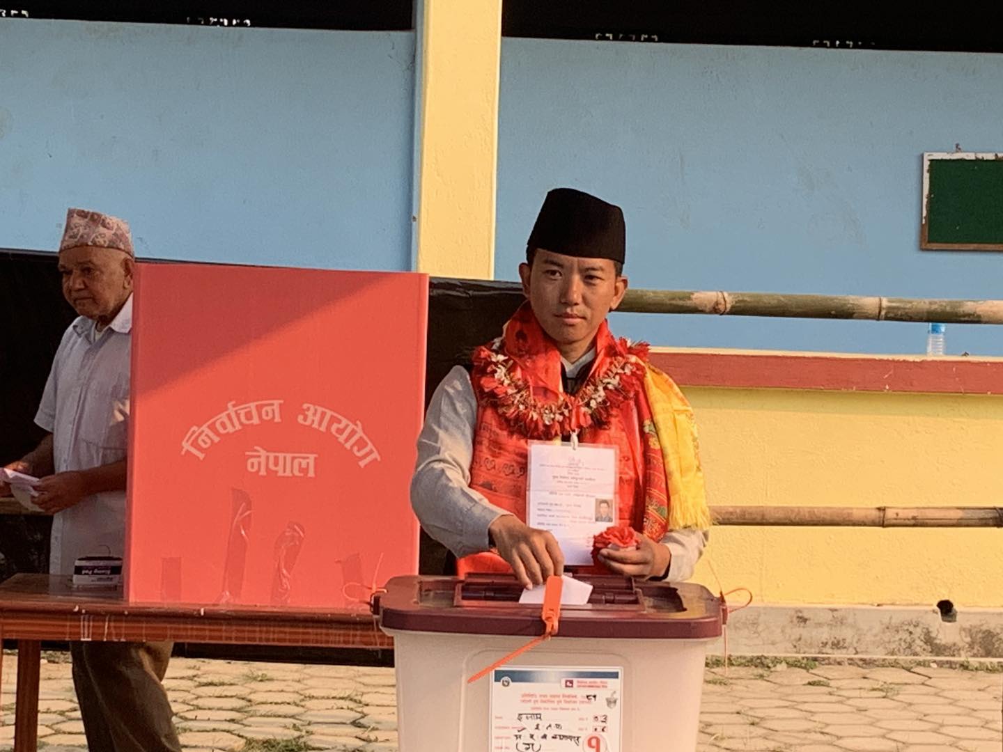 खड्कालाई ५ हजार ८३० मत अन्तरले पछि पार्दै सुहाङ विजयी