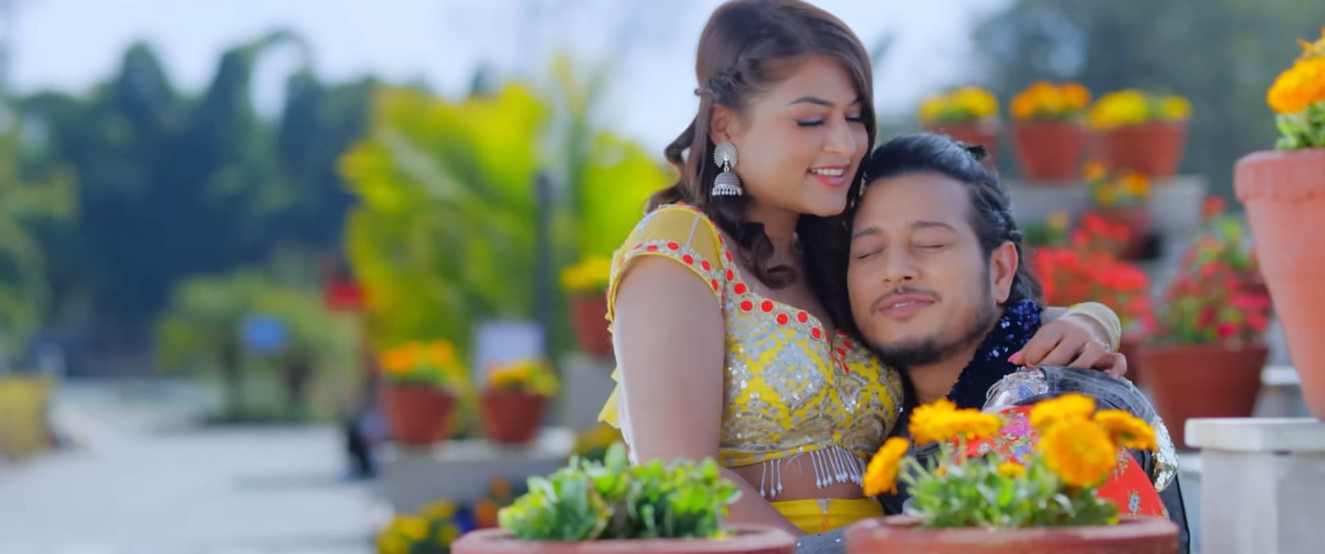 राजको ‘चट्ट रुमालमा’मा पुष्प  र शिल्पाको रोमान्स ( भिडियो )