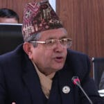 सभामुख घिमिरेले समितिका सभापतिसँग छलफल गर्दै