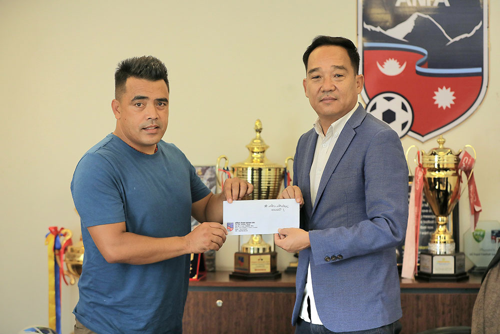 राष्ट्रिय महिला फुटबल टिमको प्रशिक्षकमा नवीन न्यौपाने नियुक्त