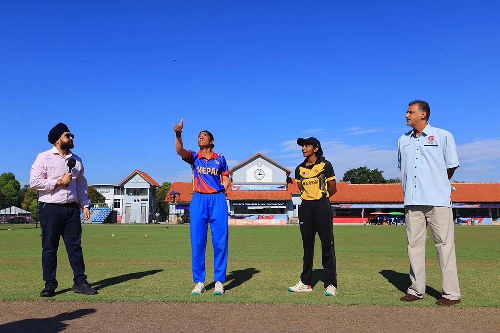 मलेसियाले टस जित्यो, नेपालले पहिला बलिङ गर्दै