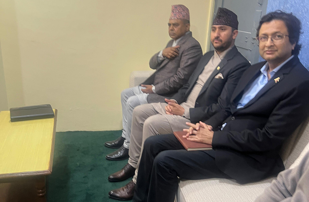 मन्त्रीसहितको सरकारी टोलीले आज तीन दलका पार्टी कार्यालयको अनुगमन गर्ने