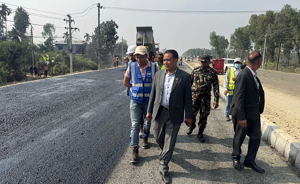 मन्त्री घिसिङबाट निर्माणाधीन पूर्व—पश्चिम एशियन राजमार्गको निरीक्षण