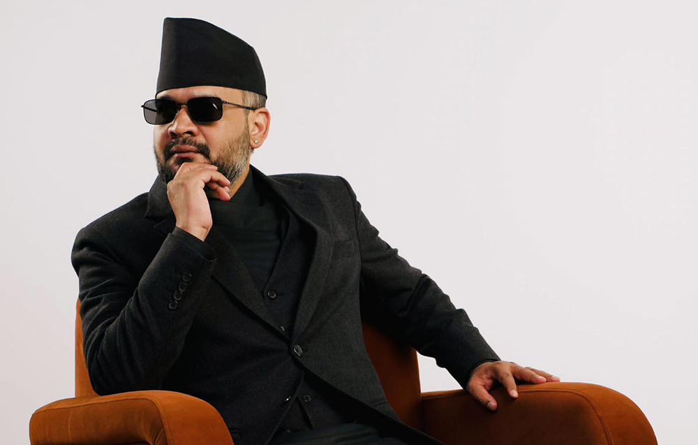 बालेनको घरमा चोरी