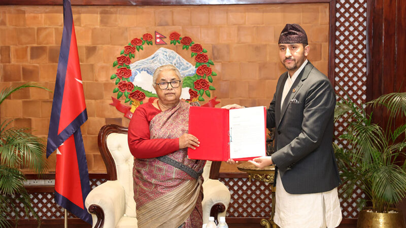 सञ्चारमन्त्री खरेलले दिए राजीनामा