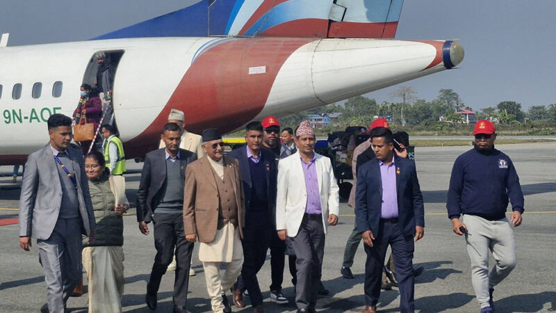 नेकपा एमालेका अध्यक्ष केपी शर्मा ओली झापा पुगे