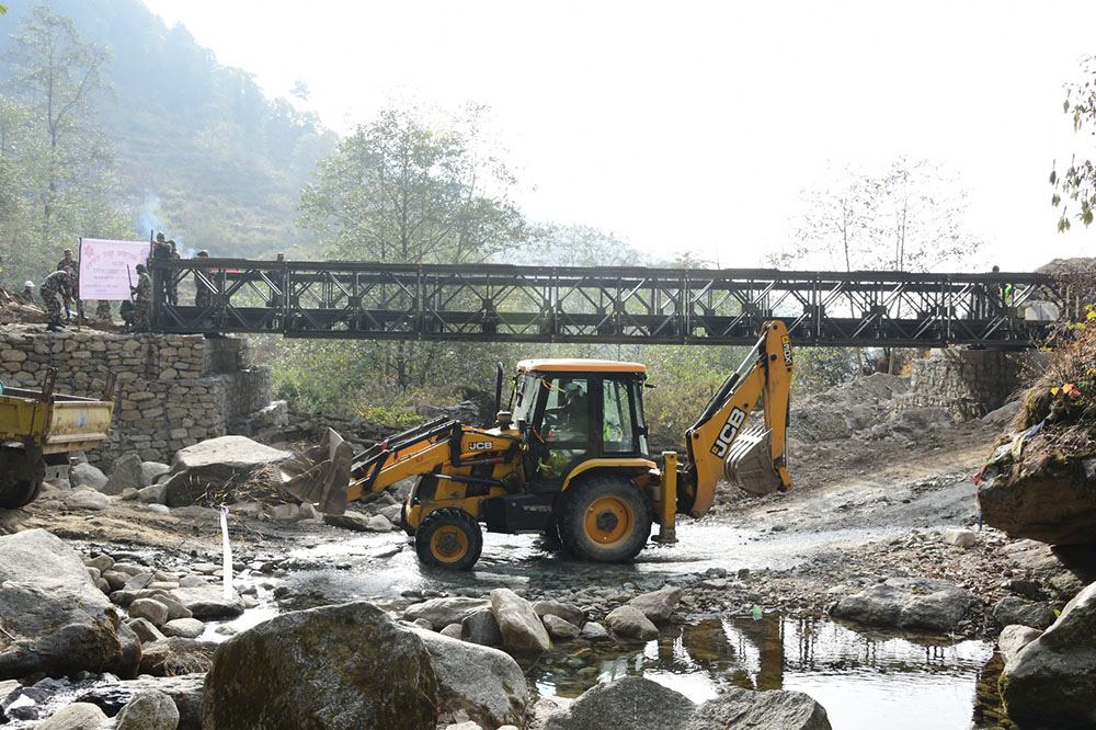 ओखलढुङ्गाको ठोट्ने खोलाको बेली ब्रिज हस्तान्तरण