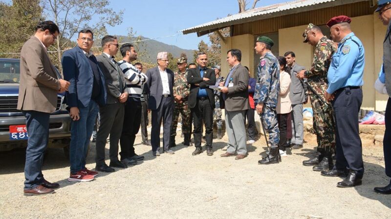 गृहमन्त्री अर्यालबाट काठमाडौँ र मकवानपुरका विभिन्न मतदान केन्द्रको स्थलगत निरीक्षण