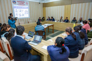 सामुदायिक विद्यालयमा साना डाक्टर कार्यक्रम सञ्चालन गर्दै काठमाडौँ महानगर