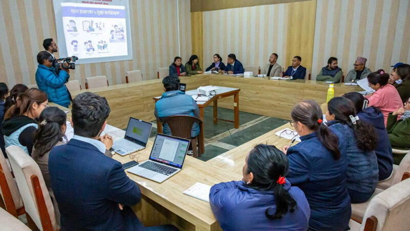 सामुदायिक विद्यालयमा साना डाक्टर कार्यक्रम सञ्चालन गर्दै काठमाडौँ महानगर