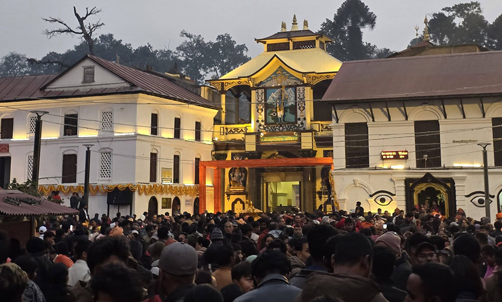 पशुपतिनाथसहित देशभरका शिवालयमा भक्तजनको ठूलो भीड