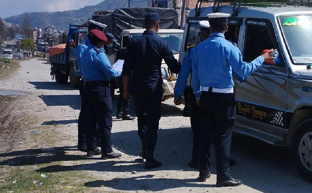 नागढुङ्गामा लागुपदार्थ सेवन गरी सवारी चलाउने ७ चालक पक्राउ