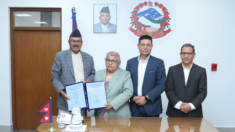 जाँचबुझ आयोगले प्रधानमन्त्री कार्कीलाई बुझायो प्रतिवेदन