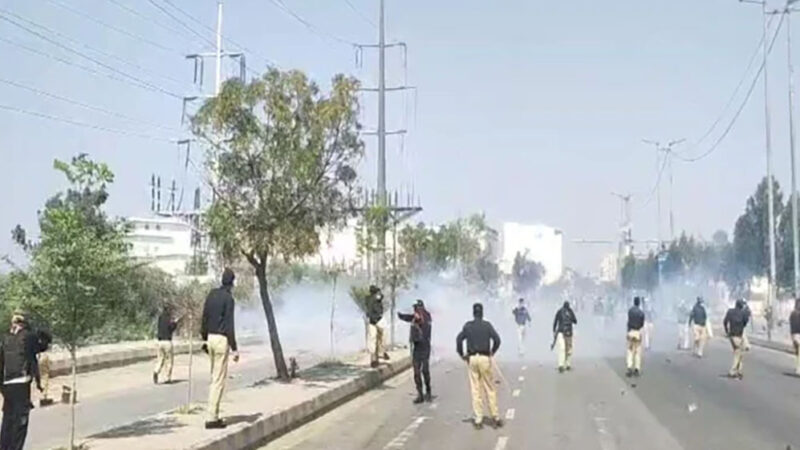 खामेनीको मृत्यु भएपछि कराचीमा हिंसात्मक प्रदर्शन, ९ जनाको मृत्यु